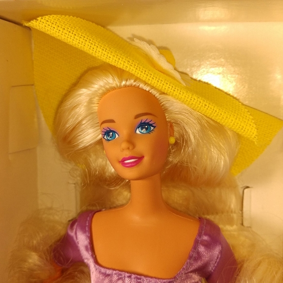 Vintage Avon Barbie 1995 Spring Blossom Barbie Doll - Picture 6 of 11